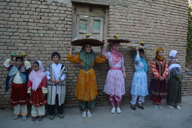 آیین افتتاحیه دوازدهمین جشنواره شیره‌پزی در روستای مانیزان برگزار شد