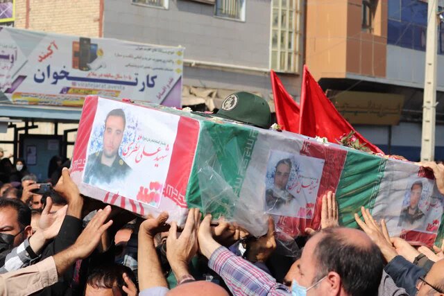 پیکر پاک شهید «علی نظری» بر دوش ملایریها تشییع شد پیکر پاک شهید «علی نظری» بر دوش ملایریها تشییع شد