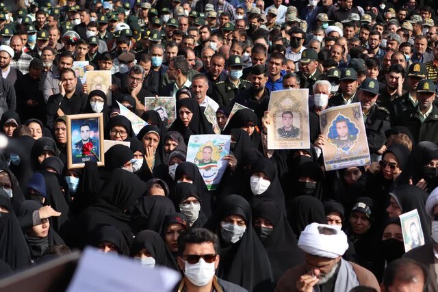 پیکر پاک شهید «علی نظری» بر دوش ملایریها تشییع شد