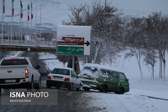 همدانی‌ها اول هفته را برفی شروع کردند