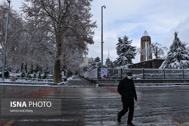 همدانی‌ها اول هفته را برفی شروع کردند