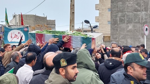 بدرقه باشکوه لالههای فاطمی توسط مردم ولایتمدار ملایر