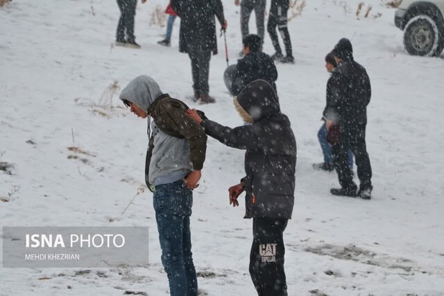 شادی همدانیها در یک روز برفی