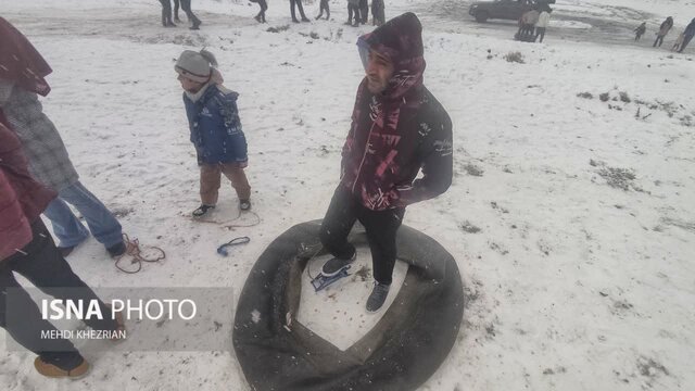 شادی همدانیها در یک روز برفی