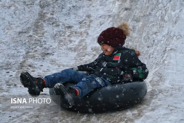 شادی همدانیها در یک روز برفی