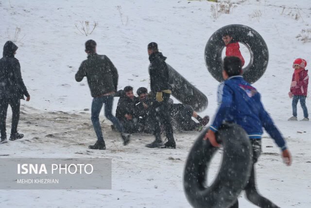 شادی همدانیها در یک روز برفی