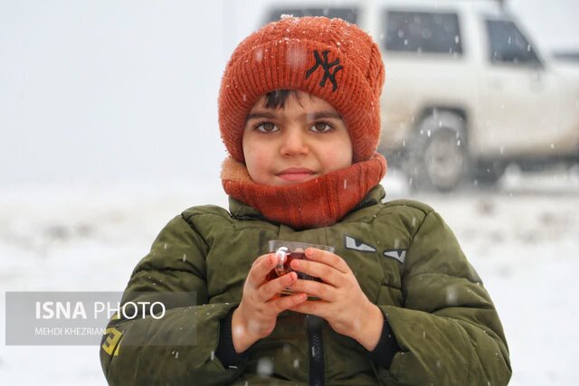 شادی همدانی‌ها در یک روز برفی