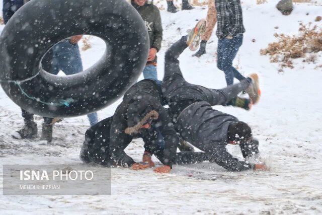 شادی همدانیها در یک روز برفی