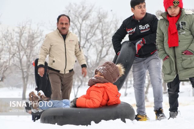 شادی همدانی‌ها در یک روز برفی