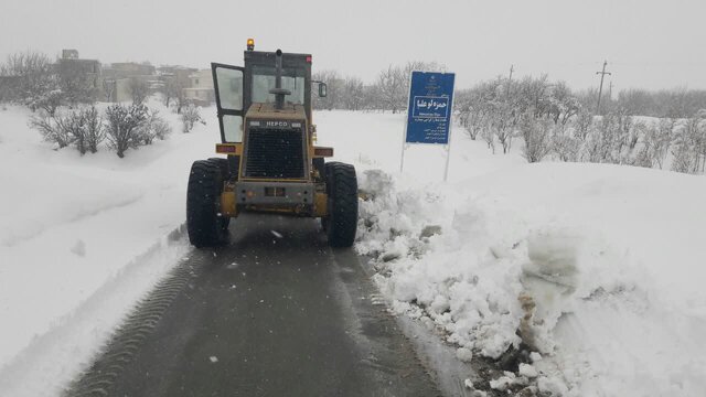 ۲۵۰۰ تن نمک و ماسه پاشی برای یخ‌زدایی محورهای ملایر