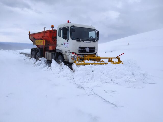 ۲۵۰۰ تن نمک و ماسه پاشی برای یخ‌زدایی محورهای ملایر