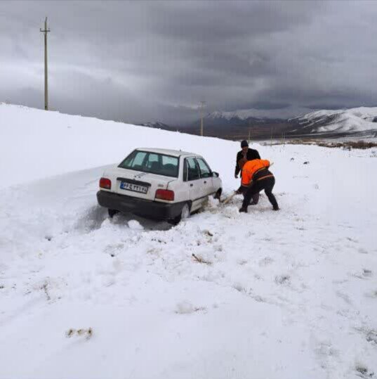 ۲۵۰۰ تن نمک و ماسه پاشی برای یخزدایی محورهای ملایر