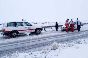 اسکان ۵۰ مسافر در راه مانده در پایگاه امدادنجات گردنه اسدآباد