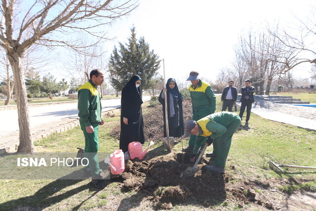 هدیه ایسنایی‌ها به زمین