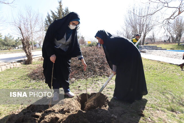 هدیه ایسنایی‌ها به زمین