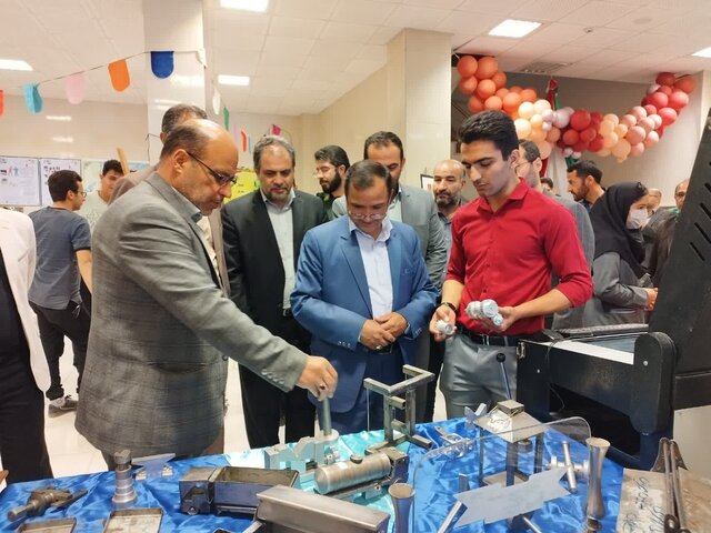 افتتاح نمایشگاه و بازارچه کارآفرینی دستسازههای دانشآموزان در ملایر