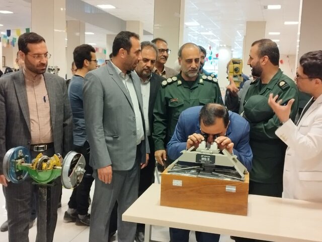 افتتاح نمایشگاه و بازارچه کارآفرینی دستسازههای دانشآموزان در ملایر