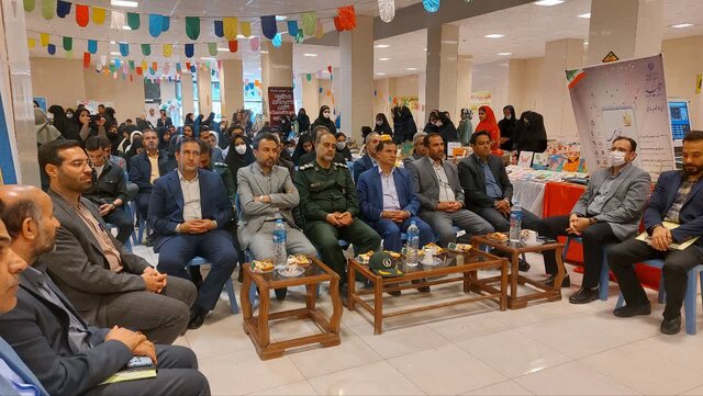 افتتاح نمایشگاه و بازارچه کارآفرینی دستسازههای دانشآموزان در ملایر