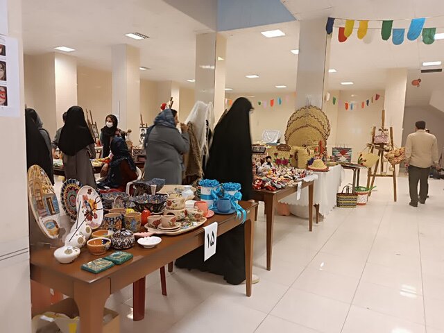 نمایشگاه تولیدات صنایع دستی ملایر افتتاح شد