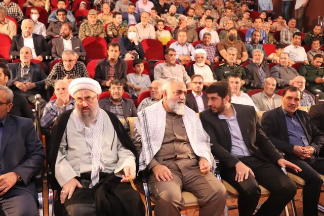 افراد فعال در دستگاه دیپلماسی از شهدا درس بگیرند