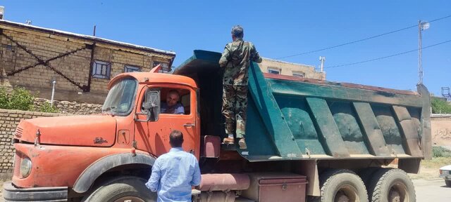 توقیف خودروی حامل سنگ سیلیس غیرمجاز در روستای دهلق ملایر