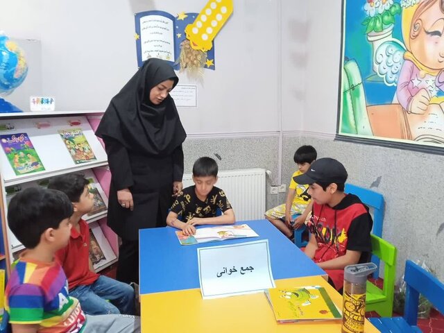 اهداء ۴۲۰۰ نسخه کتاب به کتابخانه علامه مجلسی ملایر