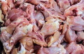 ضبط ۳۰۰ کیلو مرغ غیرقابل مصرف در یکی از سالن‌های غذاخوری رزن