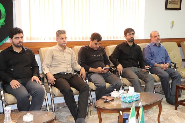 نقد منصفانه در مقابل بیان خدمات منصفانه داشته باشید