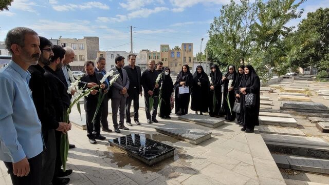 نقد منصفانه در مقابل بیان خدمات منصفانه داشته باشید