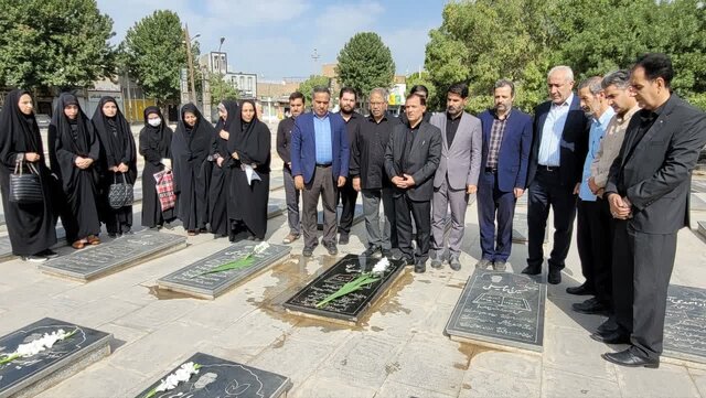 نقد منصفانه در مقابل بیان خدمات منصفانه داشته باشید