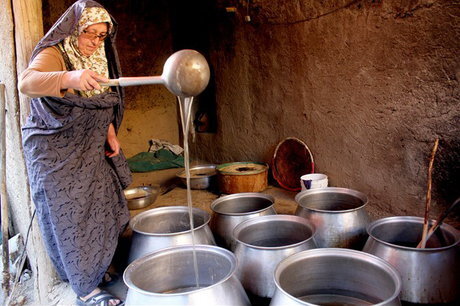 "شیره انگور"؛ سوغات پر خاصیت تاکستانهای زرین ملایر