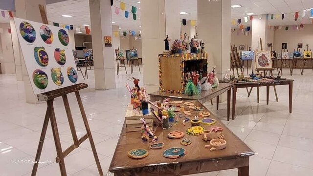 رونمایی از تابلو نقاشی «ملایر، شهر جهانی انگور»