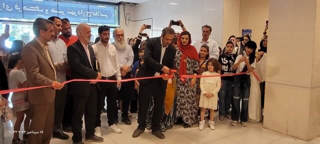 رونمایی از تابلو نقاشی «ملایر، شهر جهانی انگور»