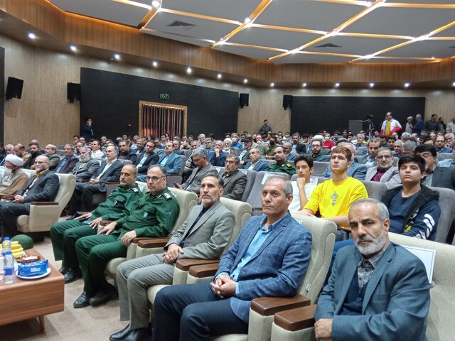 امروز انقلاب اسلامی ایران در امتداد اسلام میدرخشد