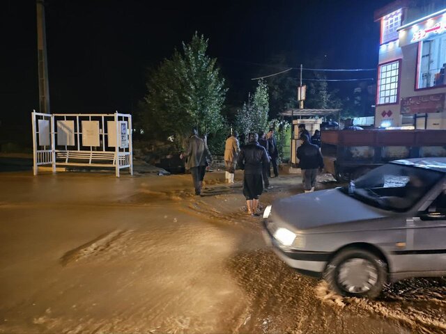 رفع آبگرفتگی و تخلیه آب در مناطق سیل‌زده نهاوند