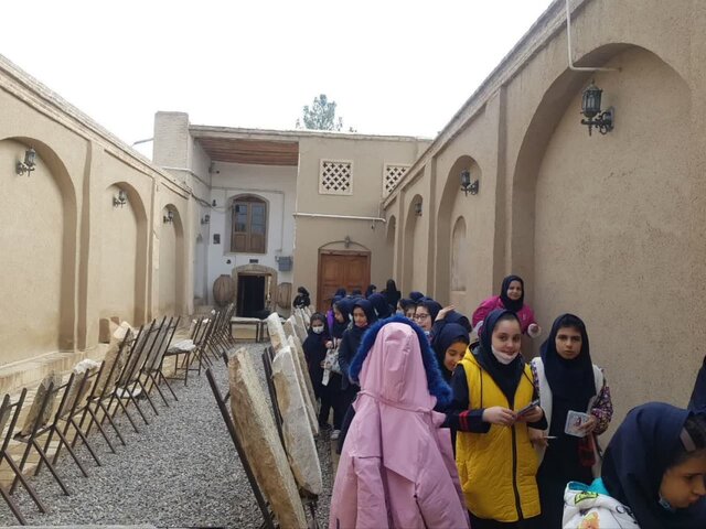 نقش بافت فرش روستای «میشن» تا عید نوروز ثبت ملی میشود