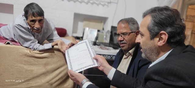 سجاده عشقی که در خانه «عاطف» پهن است