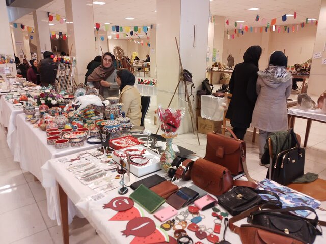 افتتاحیه نمایشگاه صنایع دستی «مهر یلدا مهر مادر »در ملایر