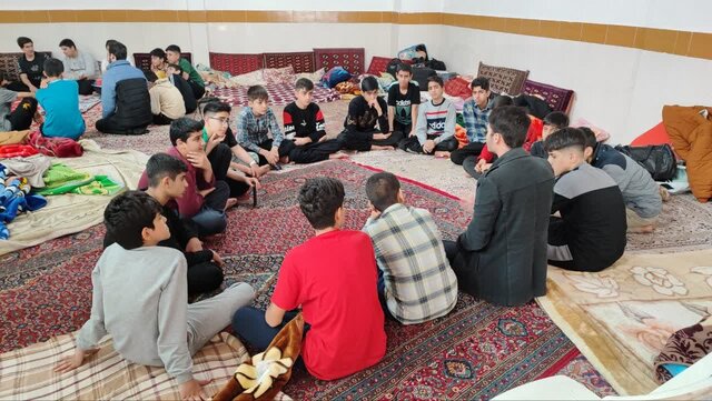 حضور گسترده دهه هشتادیها و نودیها در اعتکاف دانشآموزی