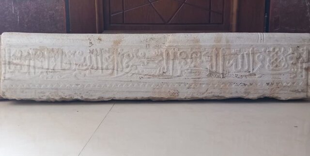 کشف کتیبه ۸ تکه ۷۷۲ ساله از امامزاده سیدان اسدآباد کشف کتیبه ۸ تکه ۷۷۲ ساله از امامزاده سیدان اسدآباد