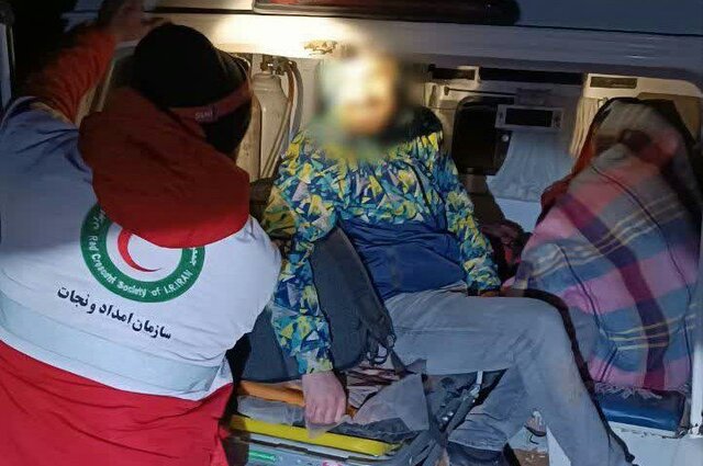 امدادرسانی به در راه ماندگان برف و کولاک همدان امدادرسانی به در راه ماندگان برف و کولاک همدان