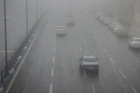 مه آلودگی و لغزنده بودن جادههای همدان/ رانندگان هوشیار باشند مه آلودگی و لغزنده بودن جادههای همدان/ رانندگان هوشیار باشند