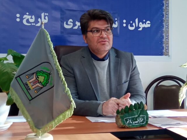 توزیع یک میلیون و ۳۰۰ هزار اصله نهال در ملایر توزیع یک میلیون و ۳۰۰ هزار اصله نهال در ملایر