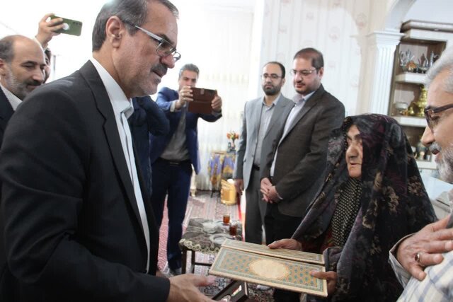 مسئولان باید در راستای حمایت از فعالان اقتصادی گام بردارند