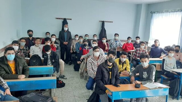 معلمی؛ شغلی که بر تارک دنیا میدرخشد