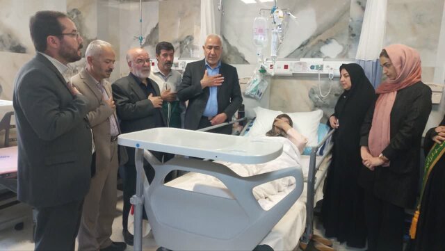 خانوادههای بیبضاعت ملایر پای سفره امام رضا(ع)