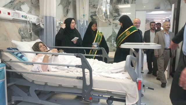 خانوادههای بیبضاعت ملایر پای سفره امام رضا(ع)