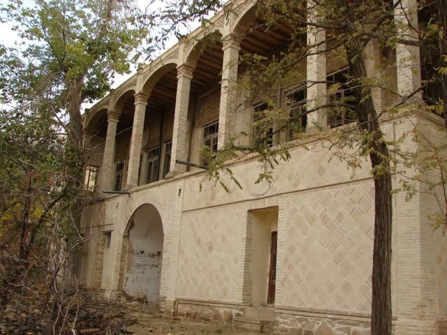 چه آیندهای در انتظار عمارت منصوری ملایر است؟