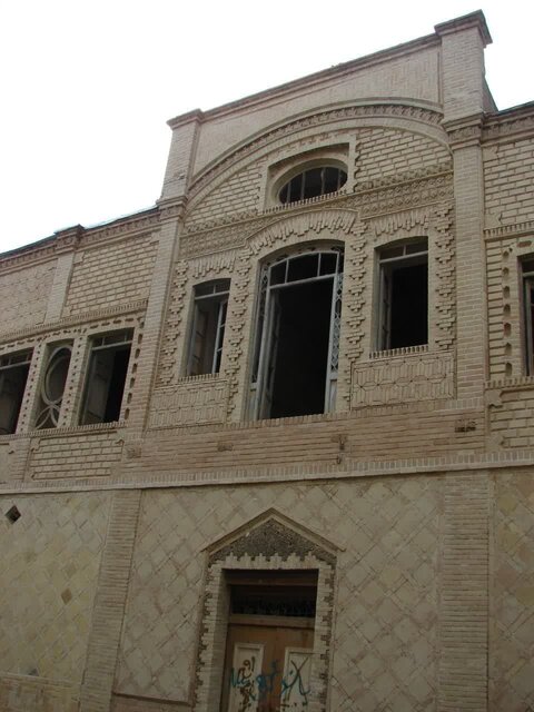 چه آیندهای در انتظار عمارت منصوری ملایر است؟