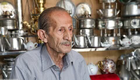 آخرین بازمانده هنر حلبیسازی همدان درگذشت آخرین بازمانده هنر حلبیسازی همدان درگذشت